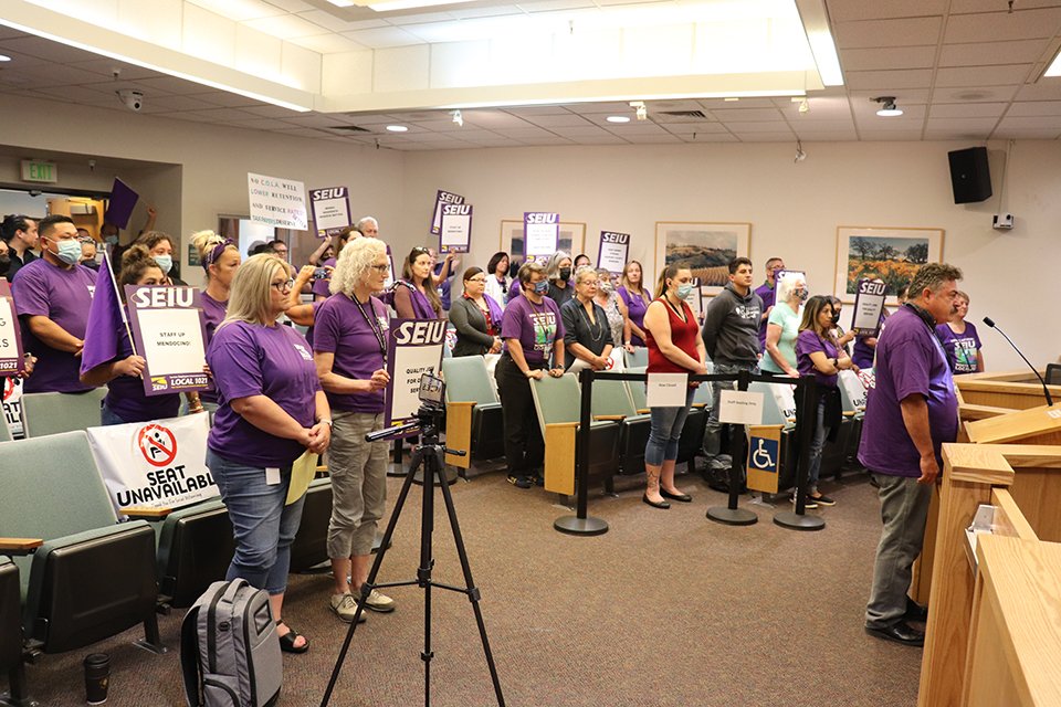 seiu1021's tweet photo. Mendocino County workers turned out in force Tuesday to tell the board of supervisors it's time for Mendocino County to show its employees the respect they deserve and #StaffUp so that residents can have the services they need and deserve!
https://t.co/iGGYAzyiIe
#1u
#unionstrong https://t.co/YRsqKmYgUl
