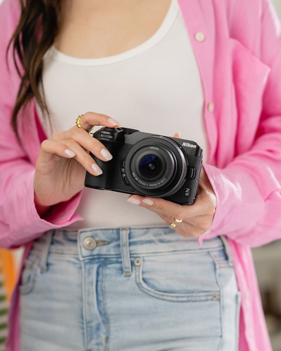 Nikon_Chile's tweet image. Aprovechen y den rienda suelta a su creatividad con la Nikon #Z30, la cámara de la serie Z más ligera y compacta hasta hoy. Hecha para creadores de contenido, sensor 14 veces mayor que el de su smartphone, vídeo en 4K e impresionantes fotografías.
¡Inspírense! ¡Inspiren a otros!