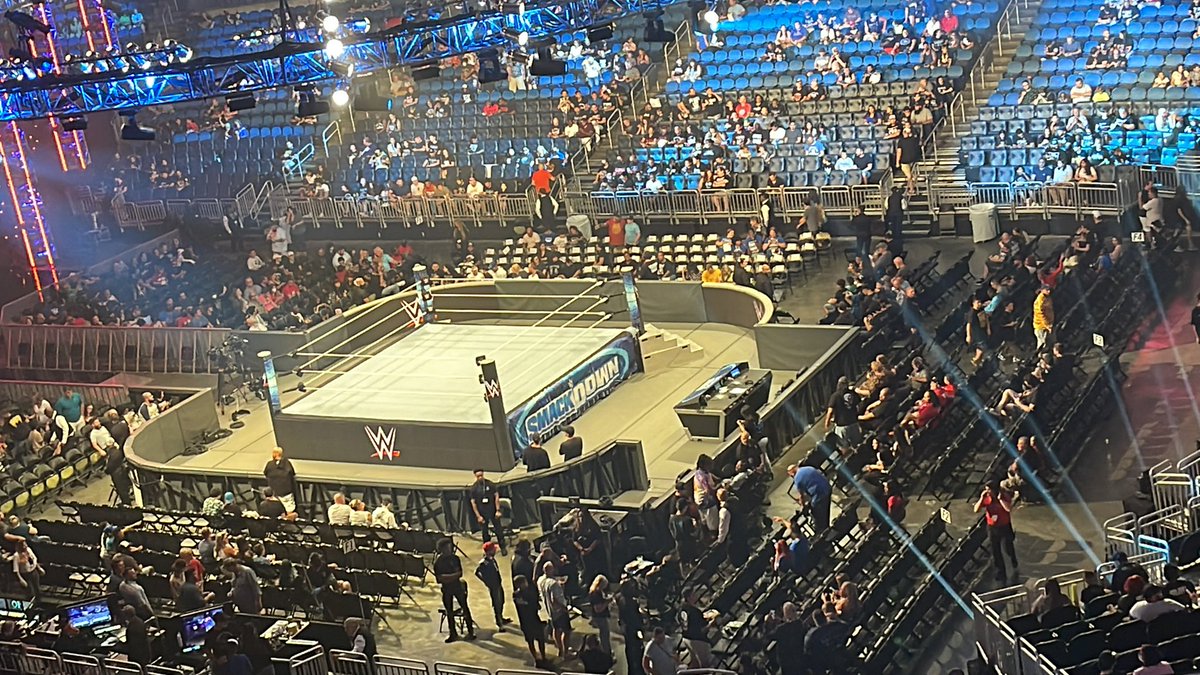 mannysanchez's tweet photo. Live from #smackdown #orlando #amway https://t.co/FoDHT3INRO