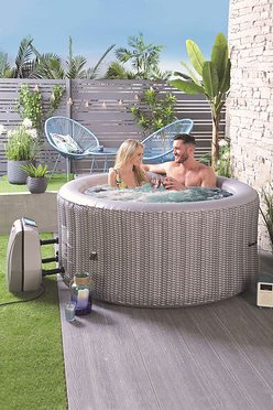 Hurry, while stock lasts.

4 person round rattan effect spa now just £150.00

Save £349.00

Available from 00.01 Saturday 16th July

Be quick don't miss out

awin1.com/cread.php?awin…

<a href="/studio_co_uk/">Studio</a> #heatwave #heatwaveuk #summer