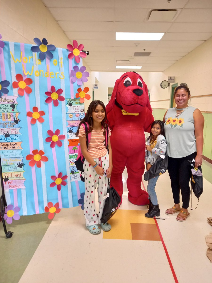 LT_MinervaA's tweet photo. What an ABSOLUTE pleasure to end our #ACESummerCampLT #SummerLearningWeek with a free book fair event for our @NISDmartin @NISDAdamsHillES @NISDGlenoaks @NISDLearningTre community.
Can't wait to see what 22/23 school year has in store! https://t.co/EArmeK7NAD