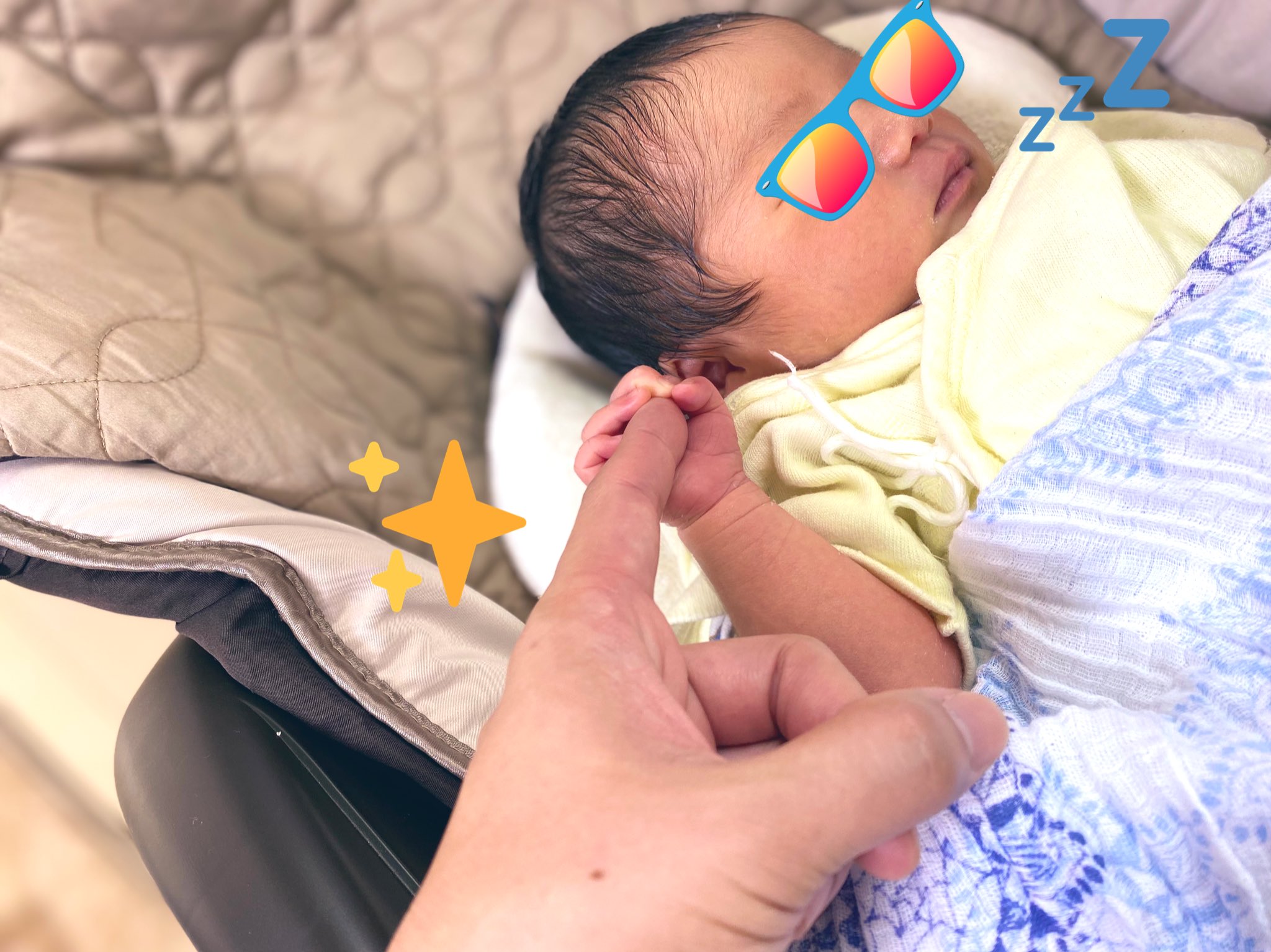 Sumisu 赤ちゃんは世界を平和にする 父 念願叶って指を握ってもらう 可愛いなぁ T Co Wwk2xzjyxj Twitter