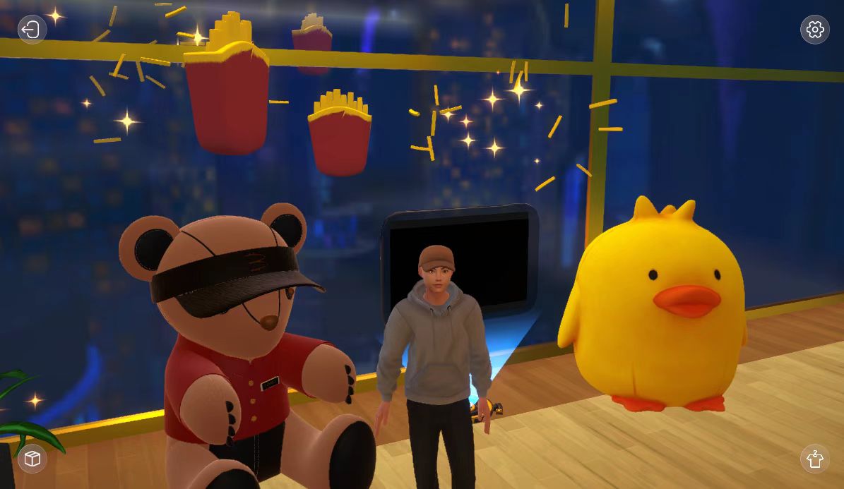 highstreetworld's tweet photo. #Solarium new update is now LIVE!🎉
Interact with your #McBear inside the #Metaverse 
@readyplayerme avatar support added
Show off your 3D #NFTs in your homes! https://t.co/BsOnPzCEHw