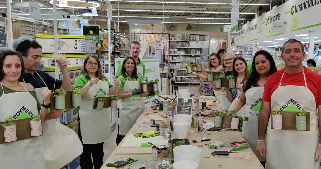 sonia10rivera's tweet photo. Por fin llegó la 6°edición de #lanochedelostalleres de @leroymerlin_es .... y qué ganas había!!!! 🤗
#talleresleroymerlin 
#misideasleroymerlin 
#leroymerlintomares https://t.co/PSRi4Fht7M