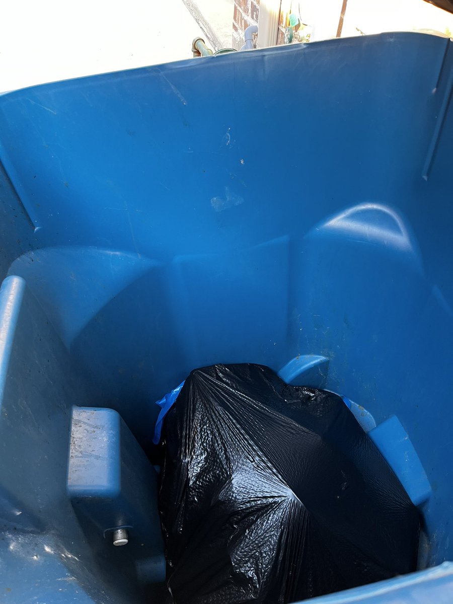MsMJae's tweet photo. @LewisvilleTexas can you all explain why my trash has been left behind or not completely emptied for the 3rd time in 30 days I don’t want to have to keep calling for you to do your job https://t.co/RXkyTxZ1vn