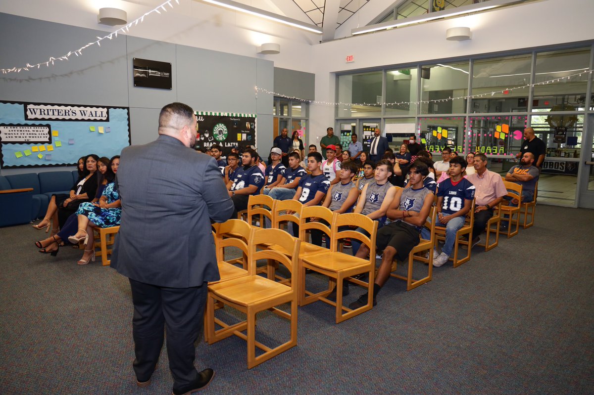 ClintISD's tweet photo. MVHS held their coach signing event today.

We would like to congratulate Mr. Loya for being selected as the new Track &amp; Field coach,
Mr. Lerma as the new Girls Soccer coach and Mr. DJ Check as the new Football coach.

Full Gallery:
https://t.co/NLn17TMoNG https://t.co/SXpQ2vDt2n