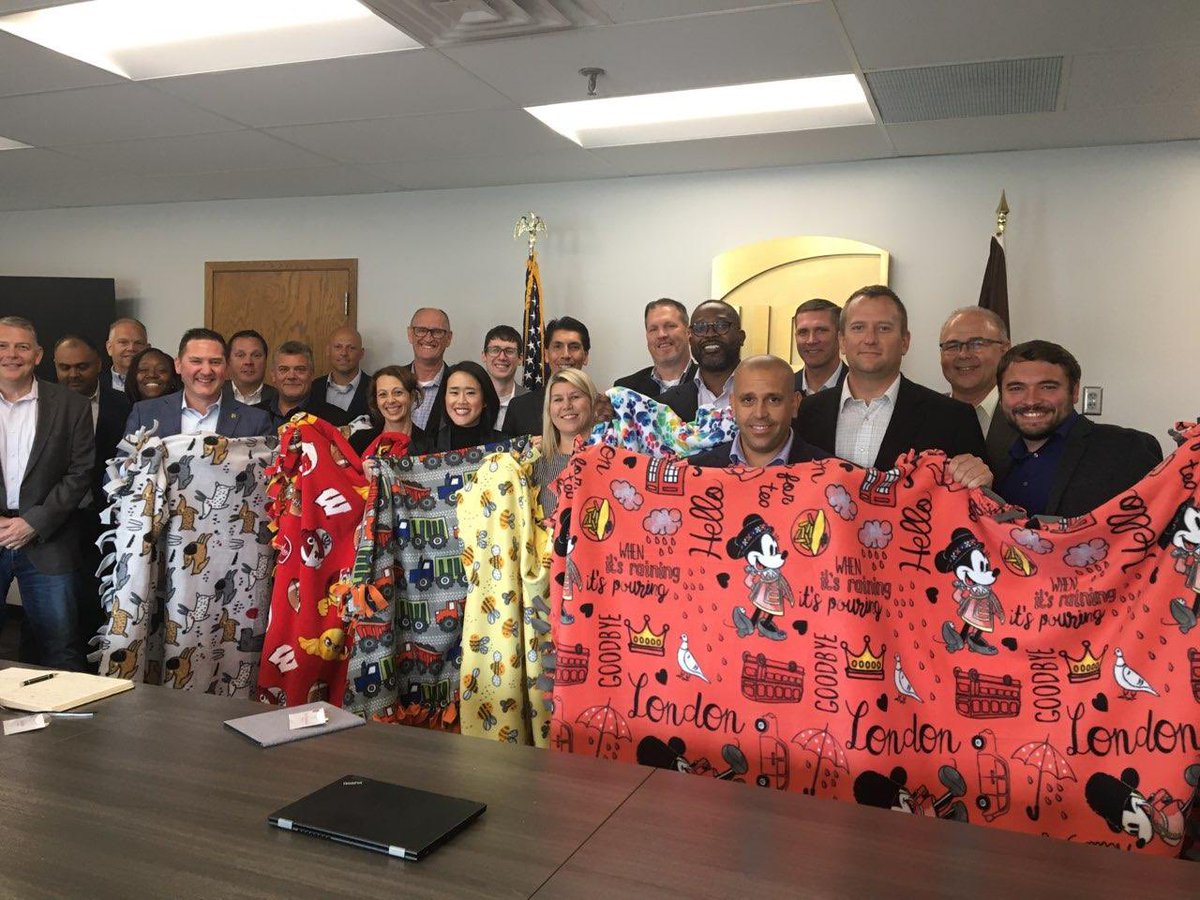 Northern plains UPS is building blankets and building new partnerships. Thank you Tayo and team for visiting us and looking forward to all the changes! @jrindafernshaw @jagrant1020 @AJNelsonSeattle @ericgriffin86