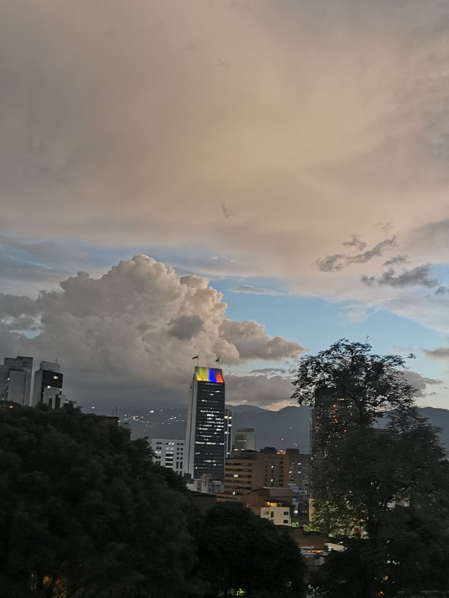 fdelcastillot's tweet photo. #Medellin 15/07/2022 6.44Pm 🇨🇴😍🤩 https://t.co/iMkOnY3iwD