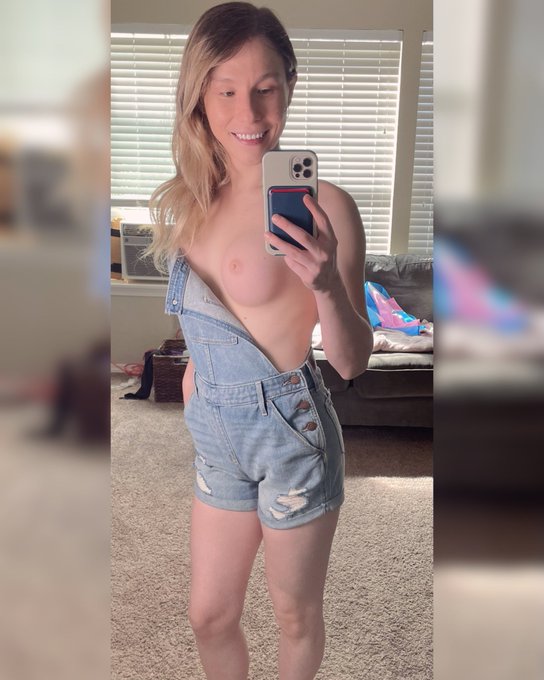 Watch Jenny Bangz's leaked NSFW photo on TwXstars