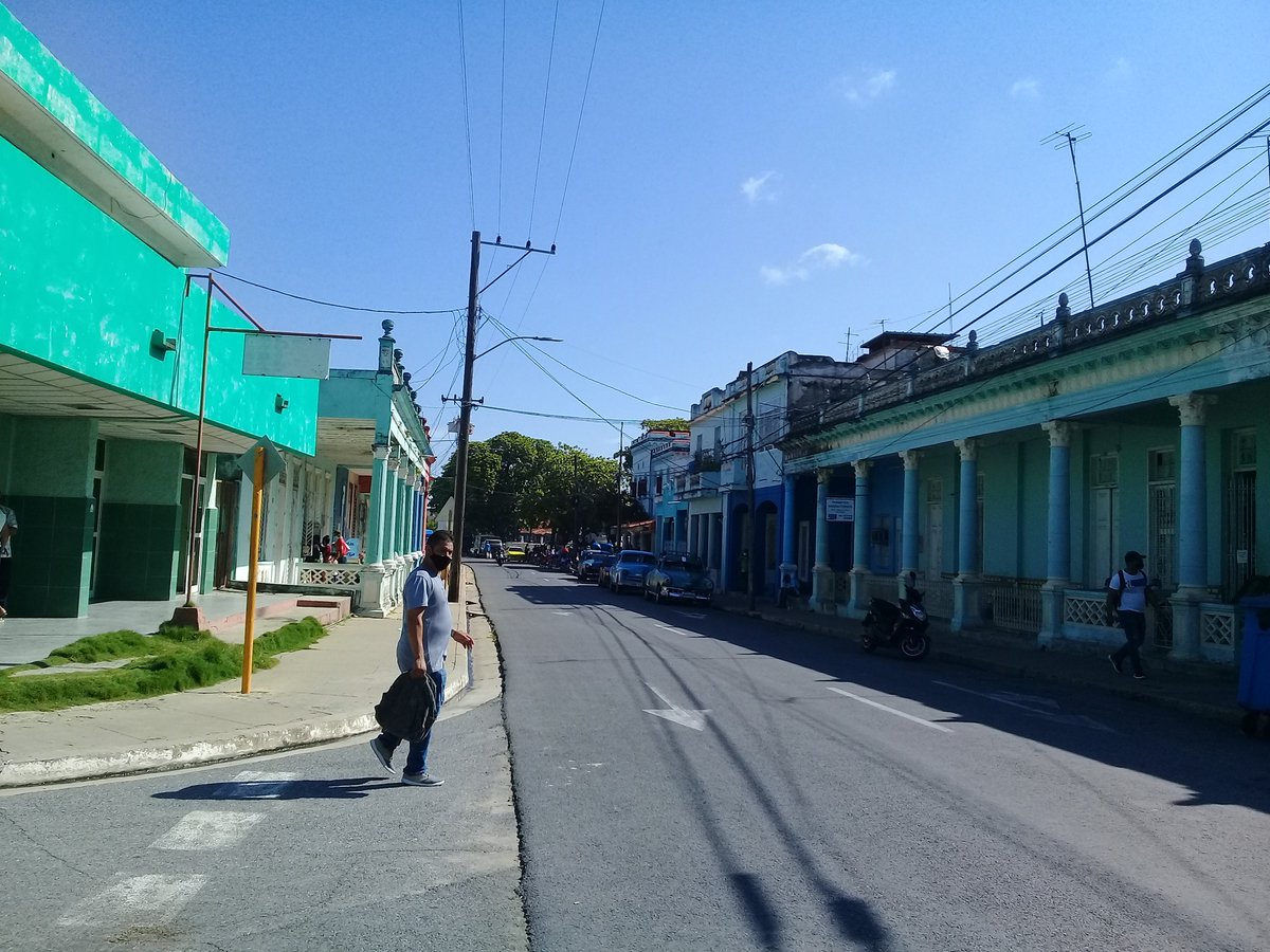 guerrillero_cu's tweet photo. Llega la tarde en #PinardelRío, unos regresan a casa, otros dan un paseo.   #Cuba  #CubaPorLaPaz #CubaEsAmor https://t.co/bi15JELmTl