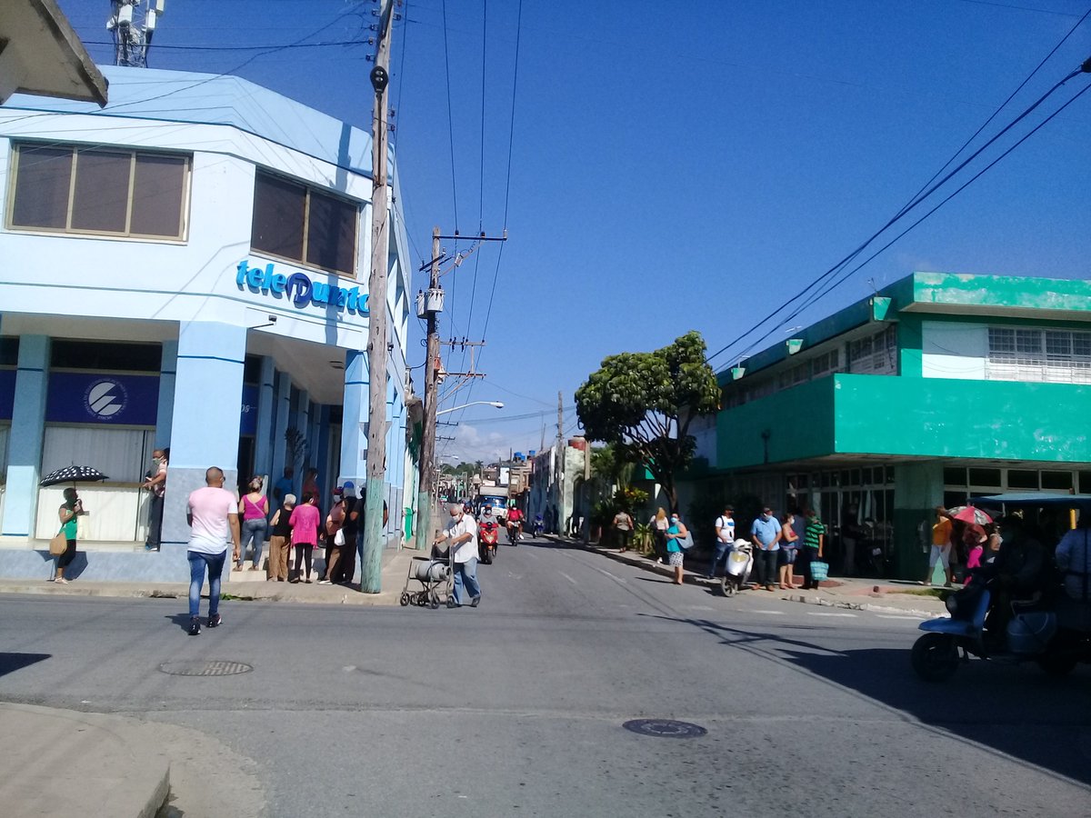 guerrillero_cu's tweet photo. Llega la tarde en #PinardelRío, unos regresan a casa, otros dan un paseo.   #Cuba  #CubaPorLaPaz #CubaEsAmor https://t.co/bi15JELmTl