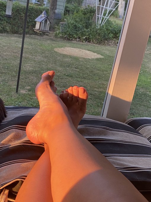Post work sunset glow! I deserve to put my feet up after a work week like mine!!! https://t.co/eJvSS<a href="/tag/sahryesaturday"class="tags"><span>#sahryesaturday</span></a>