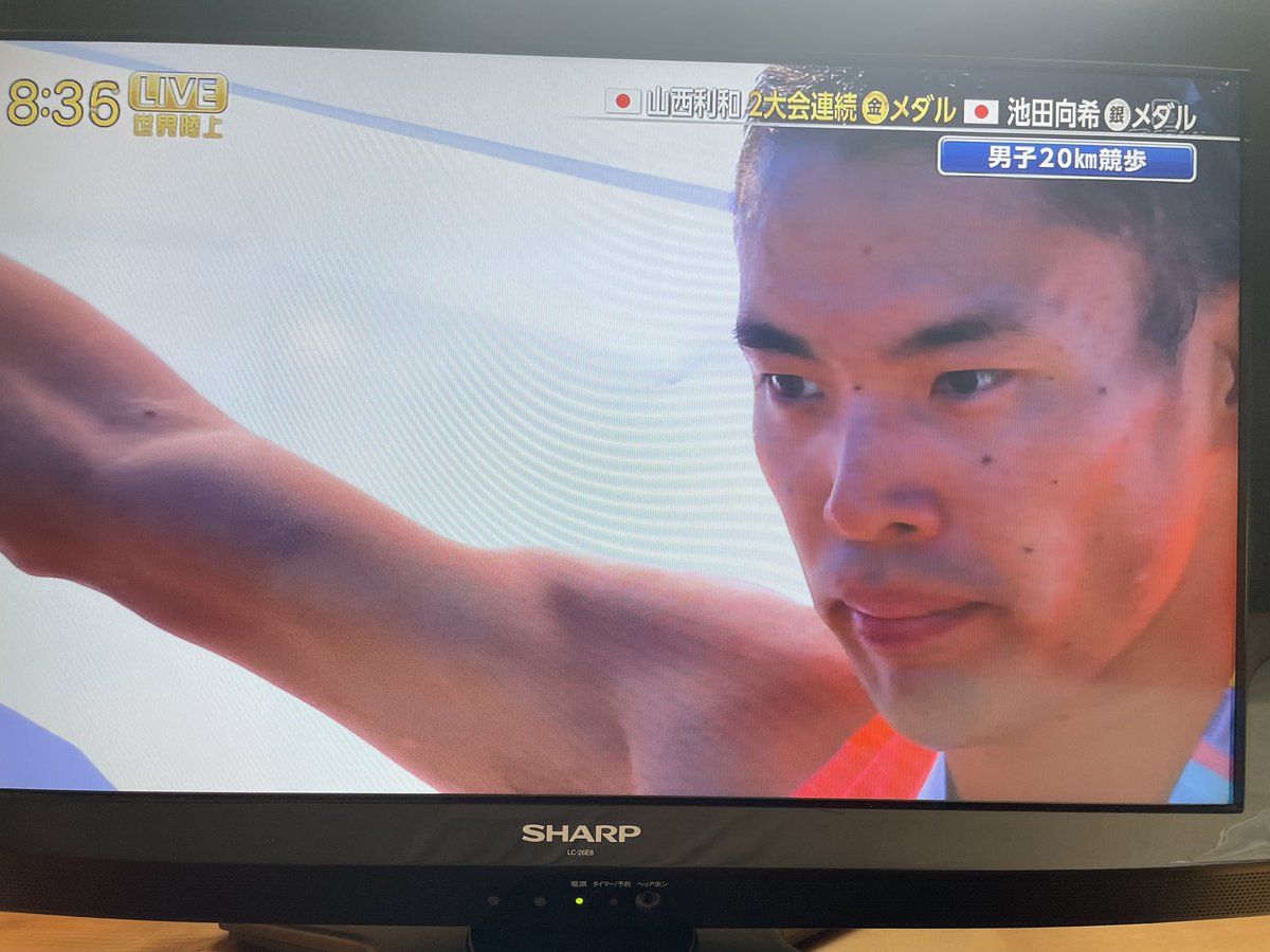 takagisatoko's tweet photo. 山西利和選手、金メダルおめでとうございます。終わってみれば全てを主導していたような余裕さえ感じる貫禄でした。少しだけインタビューさせて頂きましたが全てのことに向き合う姿勢、人間的にも謙虚で自然体で尊敬できる方です。#競歩 #山西利和 #原田メソッド #世界陸上 #日本 #ow64 #嬉し https://t.co/9Mr0EaoMVN