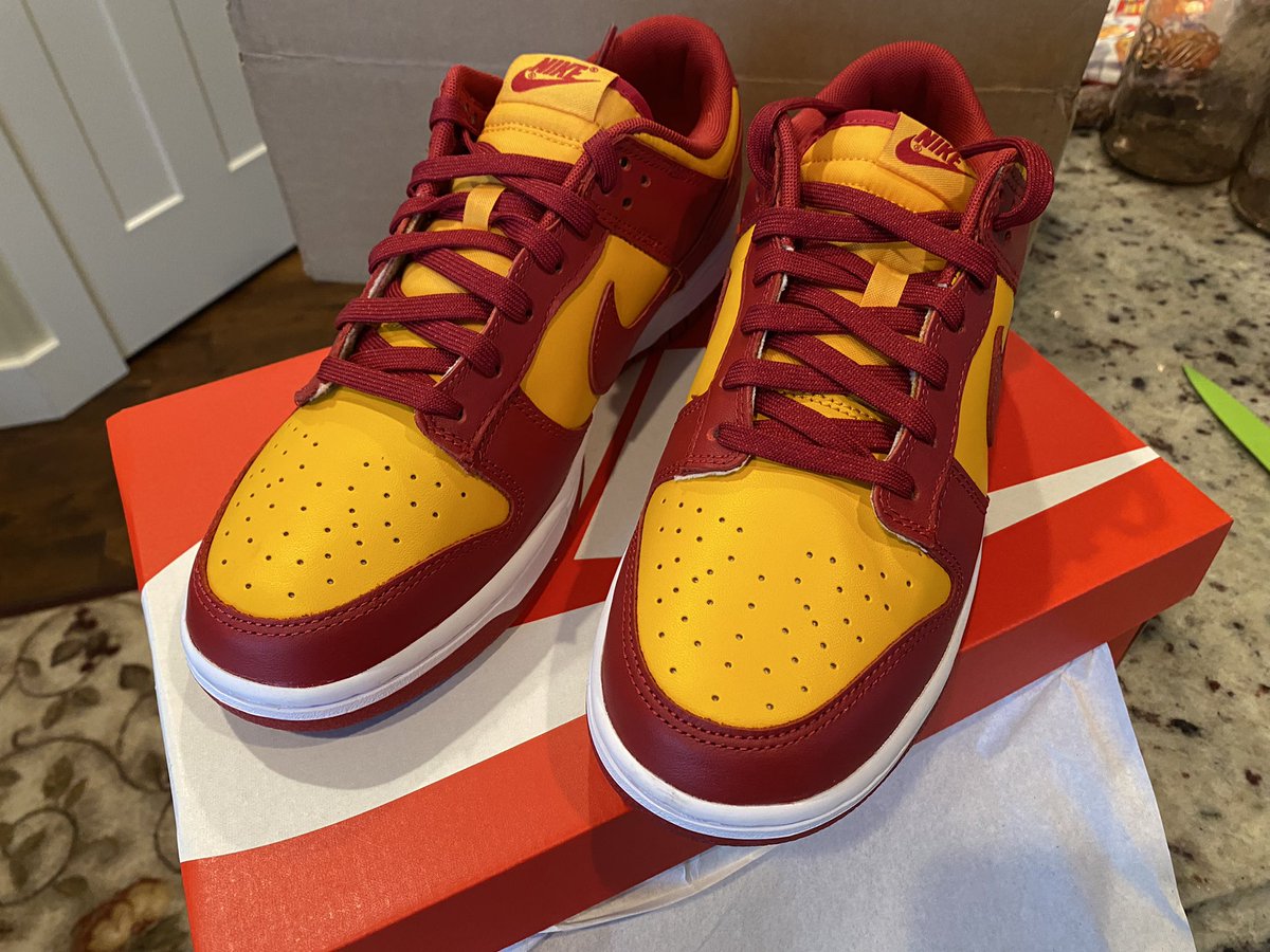jose00rivera30's tweet photo. @trvisXX Brand new (just arrived) dunks Size 10 for sale https://t.co/bnLYHjQz6y #dunkslow #midasgold https://t.co/34ROEpohSP