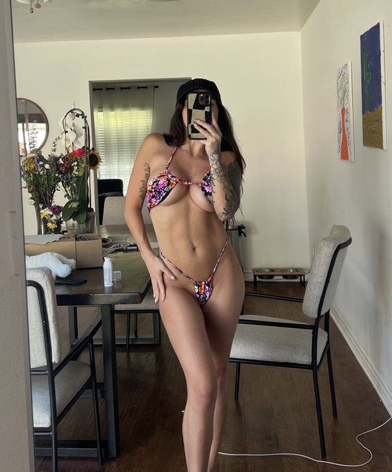 Happy Friday!! 🤪 https://t.co/Ym0NEOfNqz