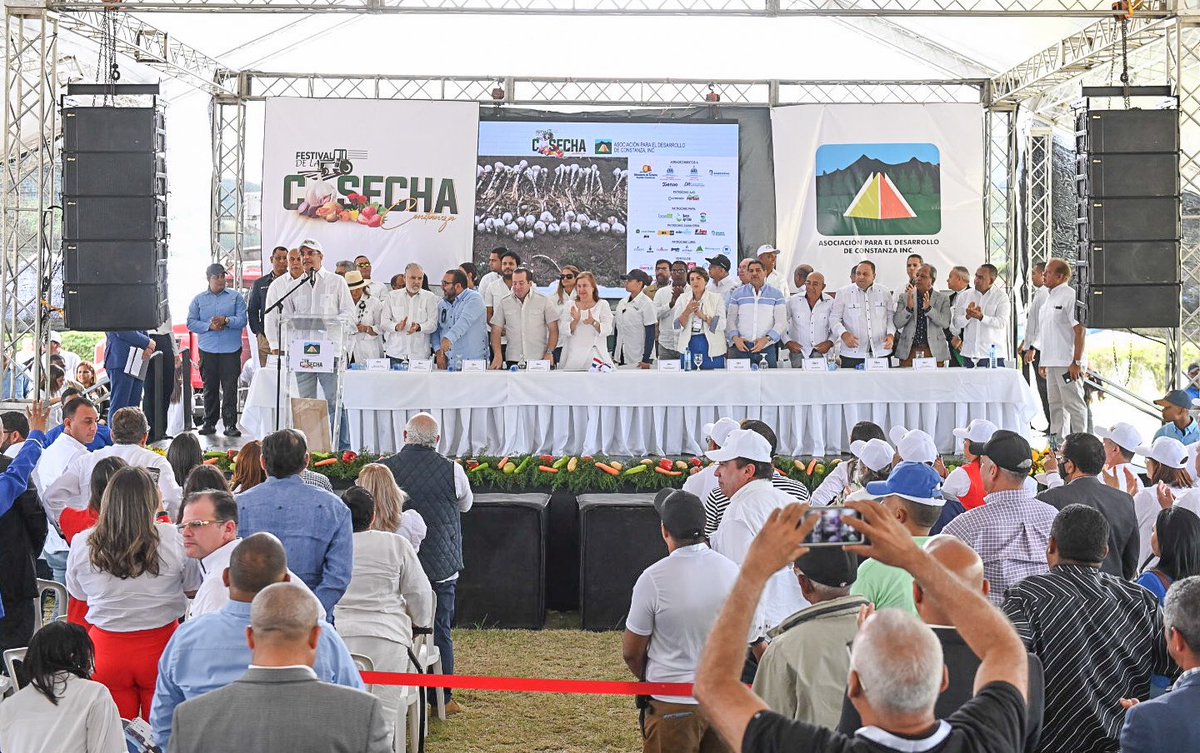 Desde donde Dios se botó con los colores 🥰, hoy dimos inicio al Festival de la Cosecha 2022 en Constanza. 🥕🍓🧄

Esta versión dedicada a nuestro Presidente @LuisAbinader, fomenta su producción agrícola 👨‍🌾, floral 💐, gastronómica 🥬 y sus mágicos rincones turísticos ⛰.