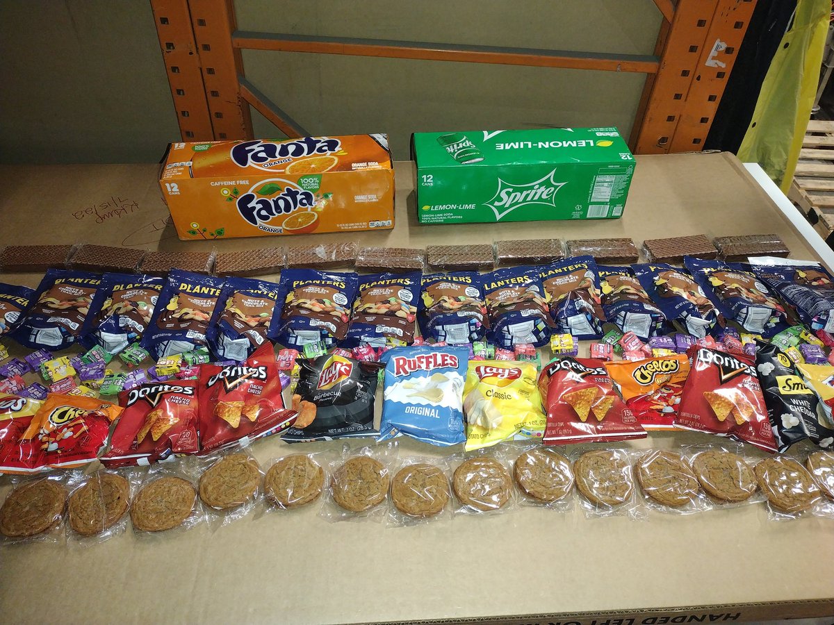 Tiara_JohnsonHR's tweet photo. JuNk FoOd For Freight Night At #3013!!
#ItsTheLittleThingsThatCount
#WeLoveToEat
#FergyFamily

@jillcappel 
@TimLuca84807119 
@LilyGSV 
@githealia 
@Christina_THD https://t.co/KrDqTwXgCH