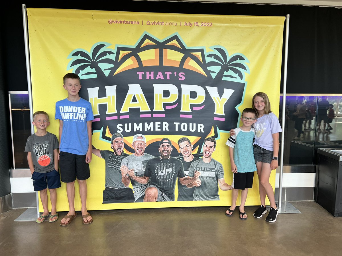 PCityCoug's tweet photo. Excited for the Dude Perfect show! #DudePerfectTour https://t.co/YlutgkVxTi