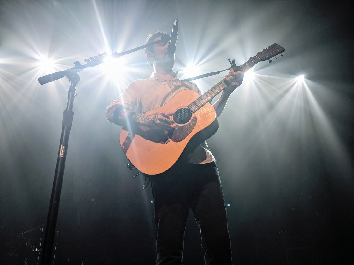 ladyofgoats_'s tweet image. And singalongs #fthc

#frankturnerarmy