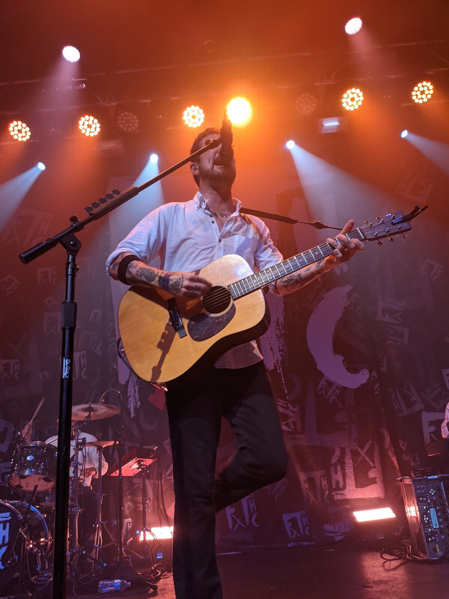 ladyofgoats_'s tweet image. And singalongs #fthc

#frankturnerarmy