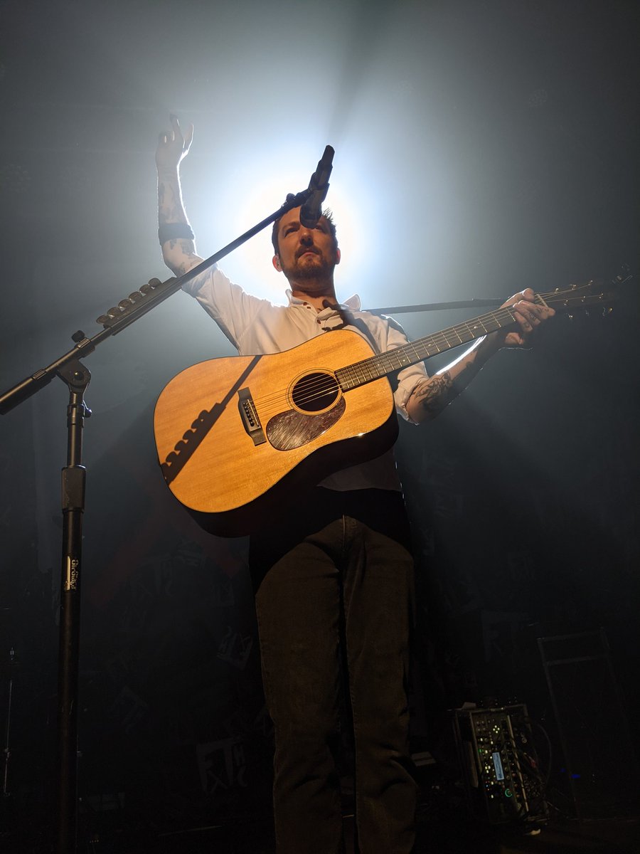 ladyofgoats_'s tweet image. And singalongs #fthc

#frankturnerarmy