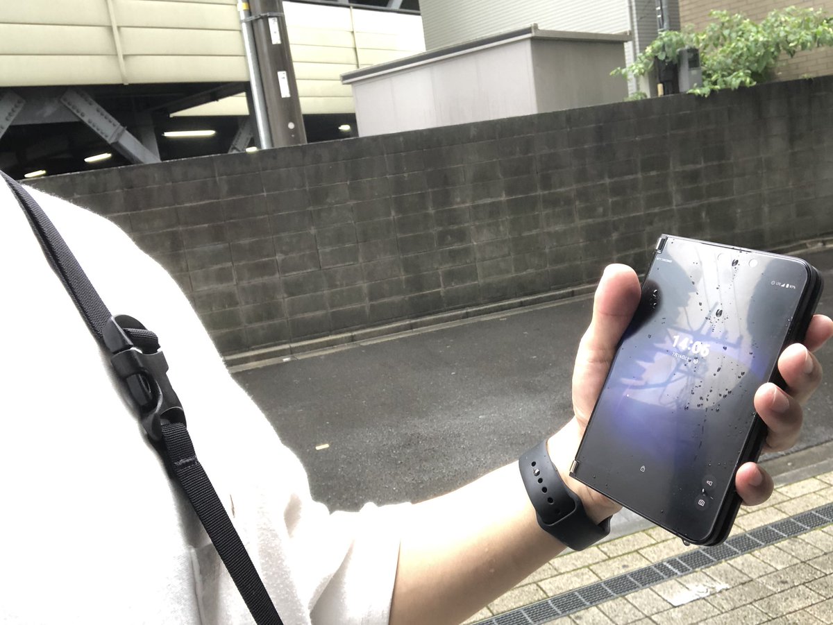 the_keystone's tweet photo. 雨の日は若干気を使いますな。。。

#surfaceduo2 https://t.co/bGuo7QwgDv