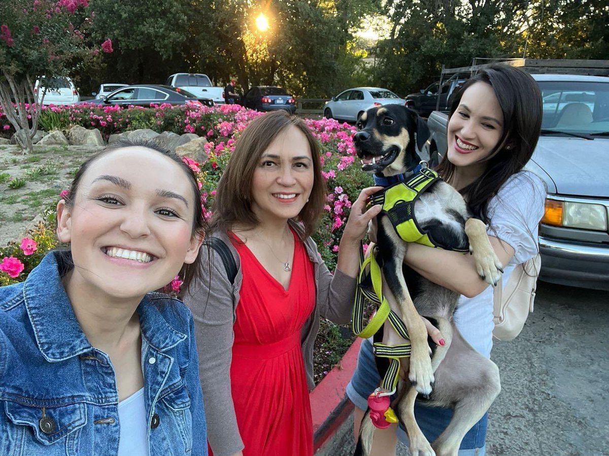 _misskkennedy's tweet photo. Family time selfie! 👩‍👧‍👧 #SummerBingo @SEREbulldogs https://t.co/UG8KaTz8W1