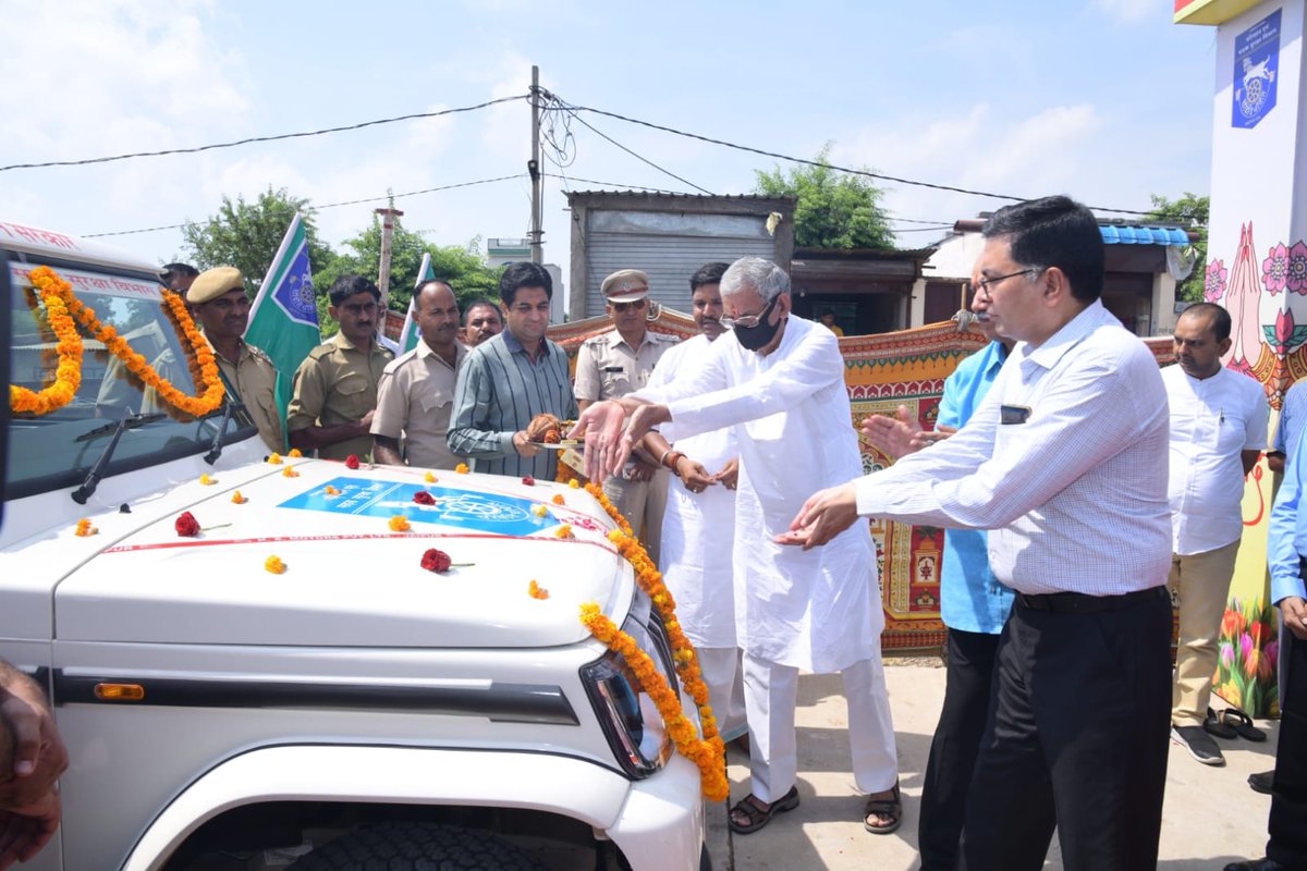 rishirajjoshi05's tweet image. परिवहन विभाग को मिली 27 गाड़ियां
परिवहन मंत्री बृजेंद्र ओला ने जगतपुरा परिवहन कार्यालय से हरी झंडी दिखाकर किया गाड़ियों को रवाना, प्रदेश के अलग-अलग कार्यालयों को मिलेगी यह बोलेरो गाड़ियां, एसीएस अभय कुमार परिवहन आयुक्त खेल स्वामी जयपुर आरटीओ राजेश वर्मा रहे मौजूद