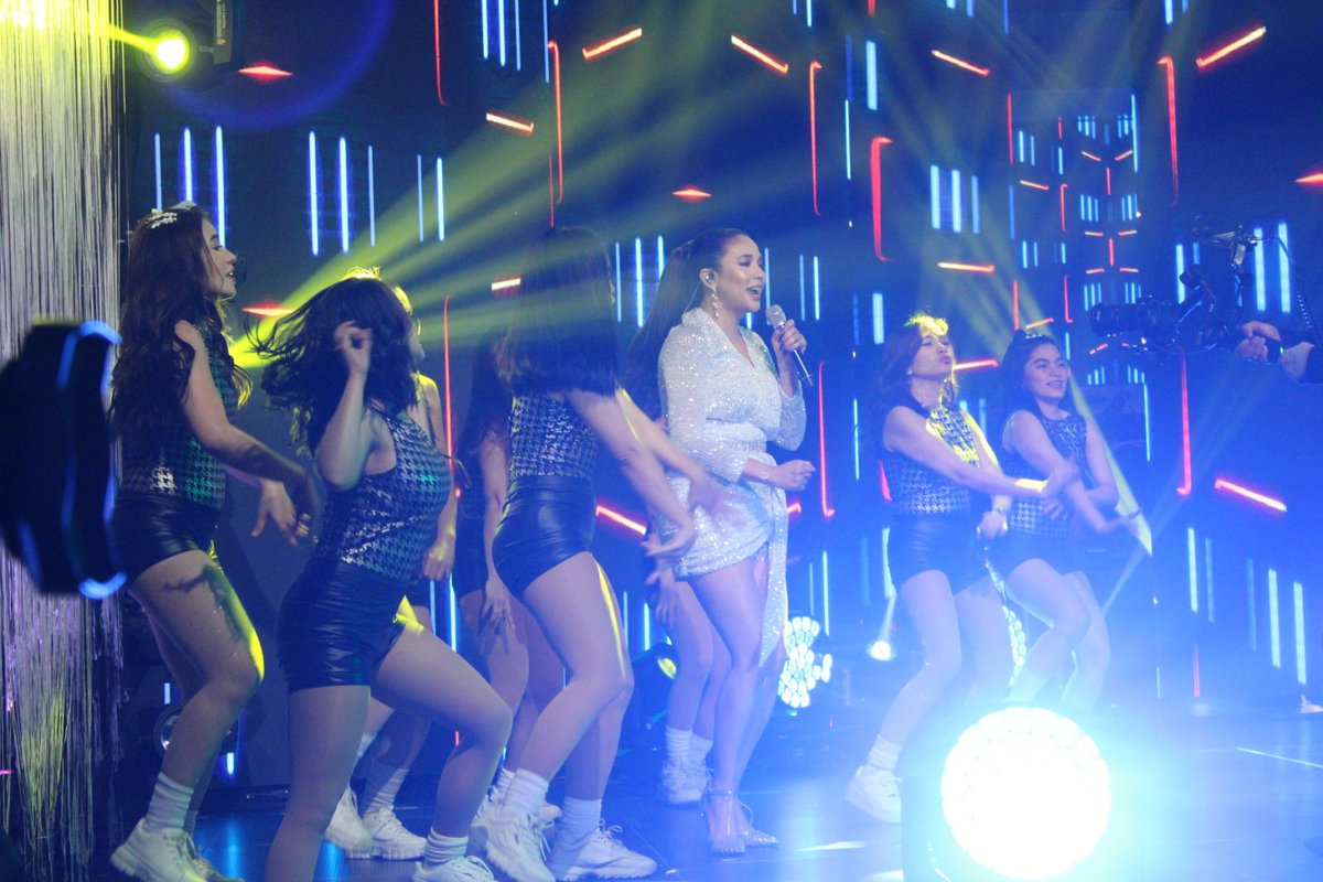 itsShowtimeNa's tweet photo. Karylle in the house!
#ShowtimeLiveSa5 https://t.co/ujzJh35sc6