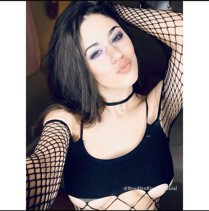 Brooklyn Rivers💦 - Happy Friyay luvs! 😘🖤🤤 https://t.co/RUrdPXgjXj