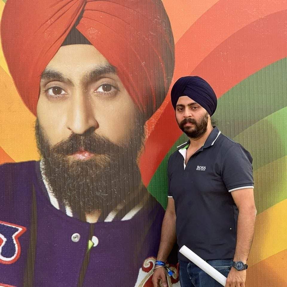ravish_karan's tweet photo. Your wishes on my birthday will make my day paaji @diljitdosanjh https://t.co/blhz3ZpObg