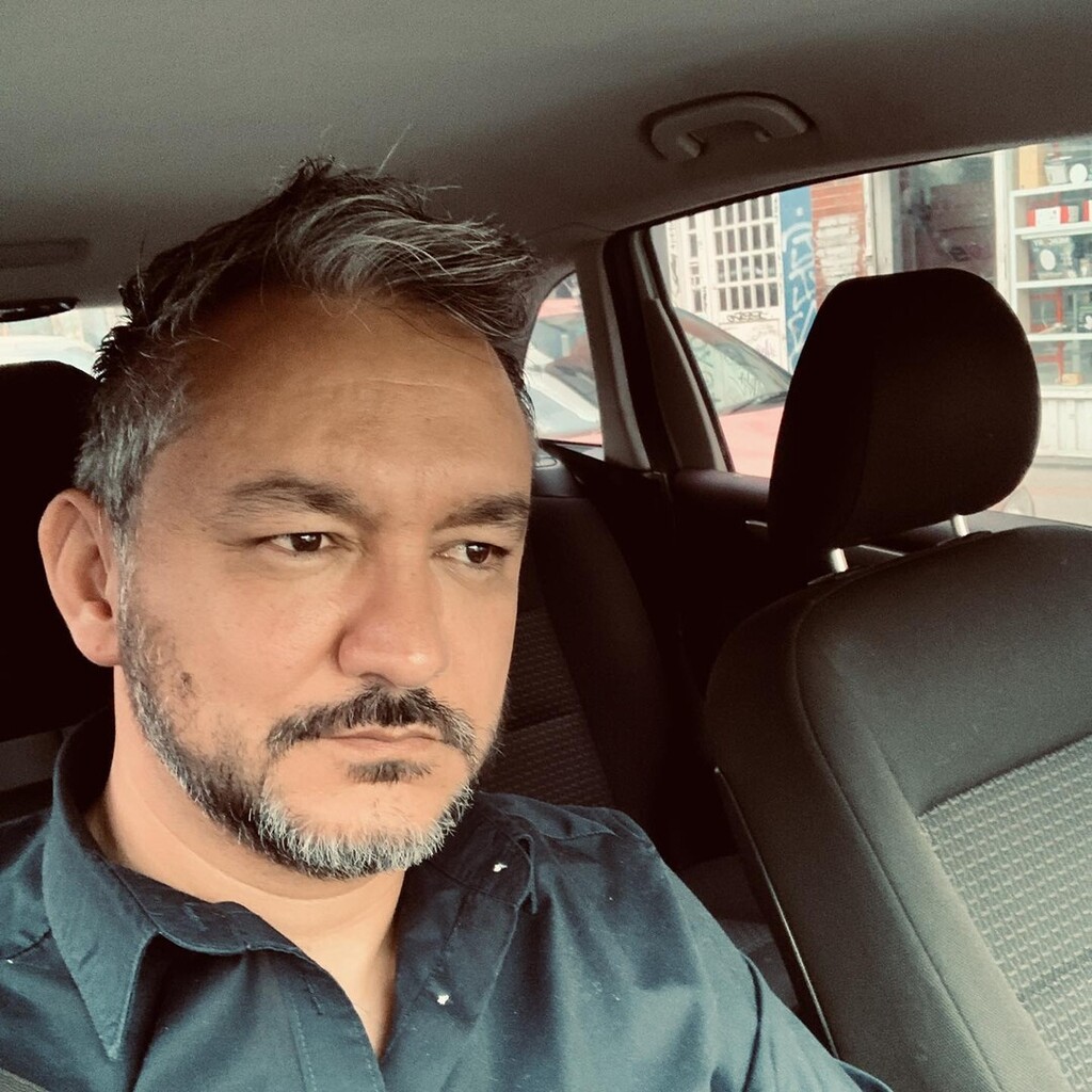AlbertoQ1's tweet photo. FOCUS 🤜

#colombia #bogota #silverfox https://t.co/O9v3uLOATG https://t.co/75OTvZelPC