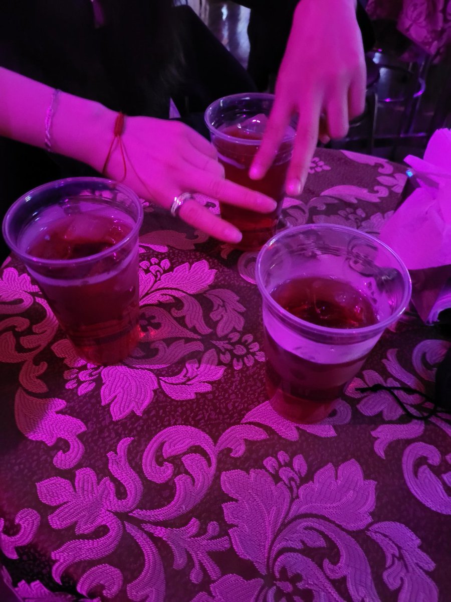 AsuraKiddo's tweet photo. Ya en @Cafe_centromx con nuestra amiga vainilla y la hot wife @santha_diabla69 https://t.co/wfZby24tNI