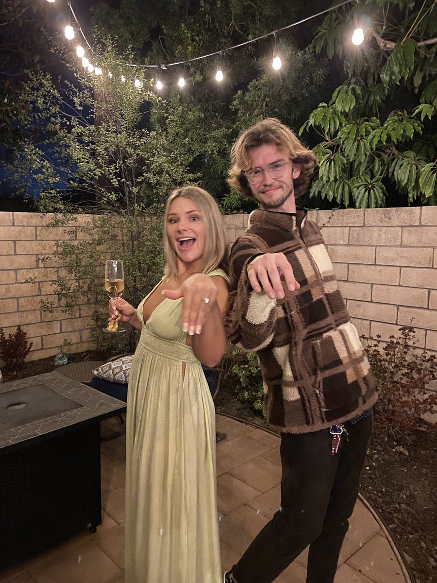 sewagedweller's tweet photo. Congrats Brian and Kellie!!! This is insane!!!! https://t.co/LADrxEPwTG