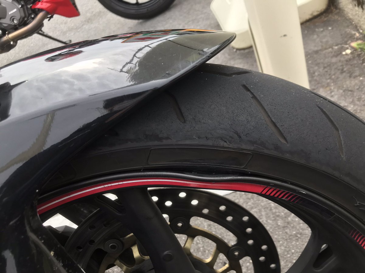 e49K2AJIxYin1Fb's tweet photo. キャッツアイには気をつけて💧
#バイク #ホンダ #cb600f #pc41 https://t.co/c3bMWp1rVA