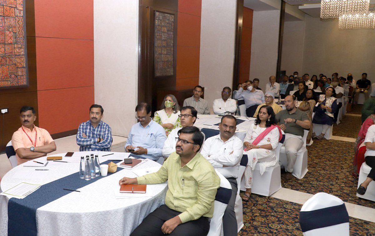 PCMCSarathi's tweet photo. To explore more collaborations with our CSR partners, PCMC hosted a CSR meet 2022 to brainstorm ideas and plans that can be executed in the near future.

#PCMCSmartSarathi #OneCityOneApp #PCMC #CSRMeet #brainstormingideas #meeting #updates #news https://t.co/w2LttReDva