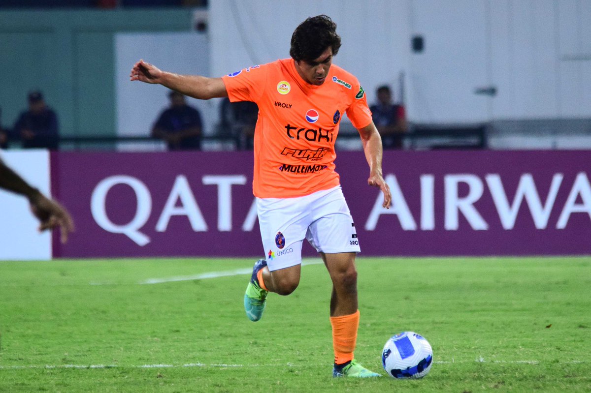 JavierSemeler00's tweet photo. Jon Aramburu 🇻🇪 será nuevo jugador del Real Union Club de Irún.

El defensor formado en Deportivo La Guaira podrá rumbo a la Primera RFEF de España 🇪🇸.

Firmó por dos años con opción a un tercero con el equipo que hace vida en Guipúzcoa. https://t.co/Kzna0cRmF3