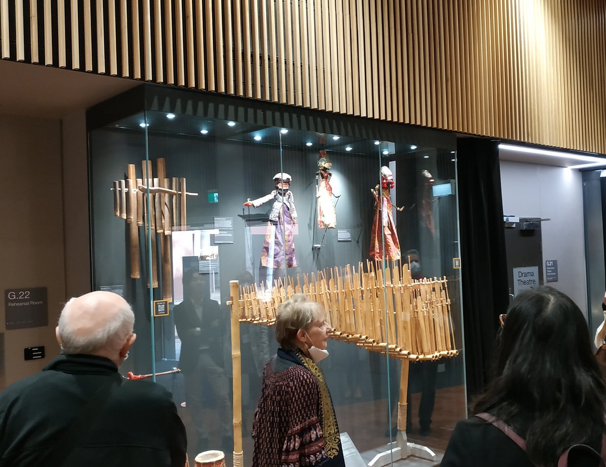 ValentinaUtari's tweet photo. An excursion to Margaret Kartomi Gallery of Musical Instruments and Artefacts @Monash_Arts as part of #ASAA2022 @HerbFeithCentre. Ibu Margaret shared her knowledge and love of instruments parts of Indonesia. We also learned the story behind Gamelan Digul.
#latepost https://t.co/TrgEOAlnUF