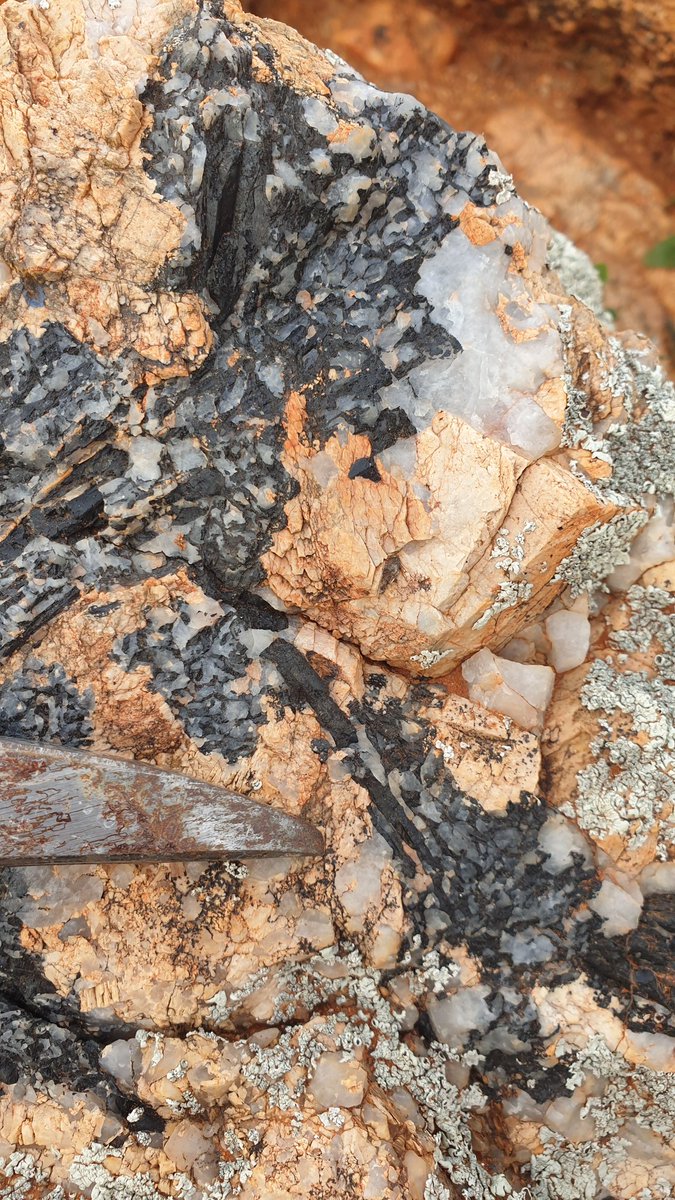 Isotope_Yona's tweet photo. Amazing learning outcomes for our students after #geological #mapping in #BrokenHill for 2 weeks. Must-do #fieldtrip for students @MonashEAE !
Had an absolute blast with the students, @PeterBetts8 and Laurent at #EldeeStation.
#deformation #gneiss #shist #sillimanite #amphilbol https://t.co/hA4f4SQrhW