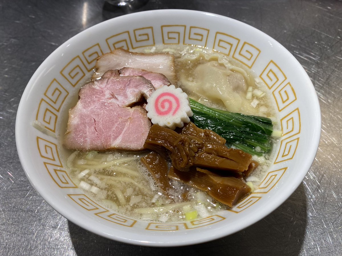 DistortHachioji's tweet photo. 中華そば アンズノ木
中華そば（醤油）＋ワンタン
中華そば（塩）＋メンマ増し
立川から移転し、八王子で再オープン㊗️
僕は醤油、妻は塩をチョイス
醤油はモチモチ多加水手揉み麺
塩は歯切れよき中加水中太麺
スープは店主の告知通り進化を遂げ旨ックス🐟🐓🦆🐖
ご馳走様でした！🙏
Welcome back‼️ https://t.co/3oSX22A975