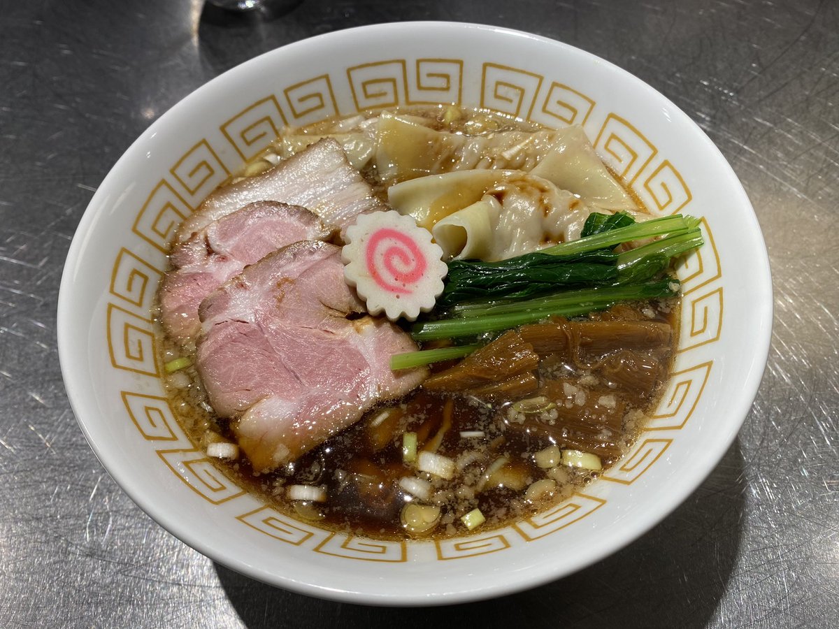 DistortHachioji's tweet photo. 中華そば アンズノ木
中華そば（醤油）＋ワンタン
中華そば（塩）＋メンマ増し
立川から移転し、八王子で再オープン㊗️
僕は醤油、妻は塩をチョイス
醤油はモチモチ多加水手揉み麺
塩は歯切れよき中加水中太麺
スープは店主の告知通り進化を遂げ旨ックス🐟🐓🦆🐖
ご馳走様でした！🙏
Welcome back‼️ https://t.co/3oSX22A975
