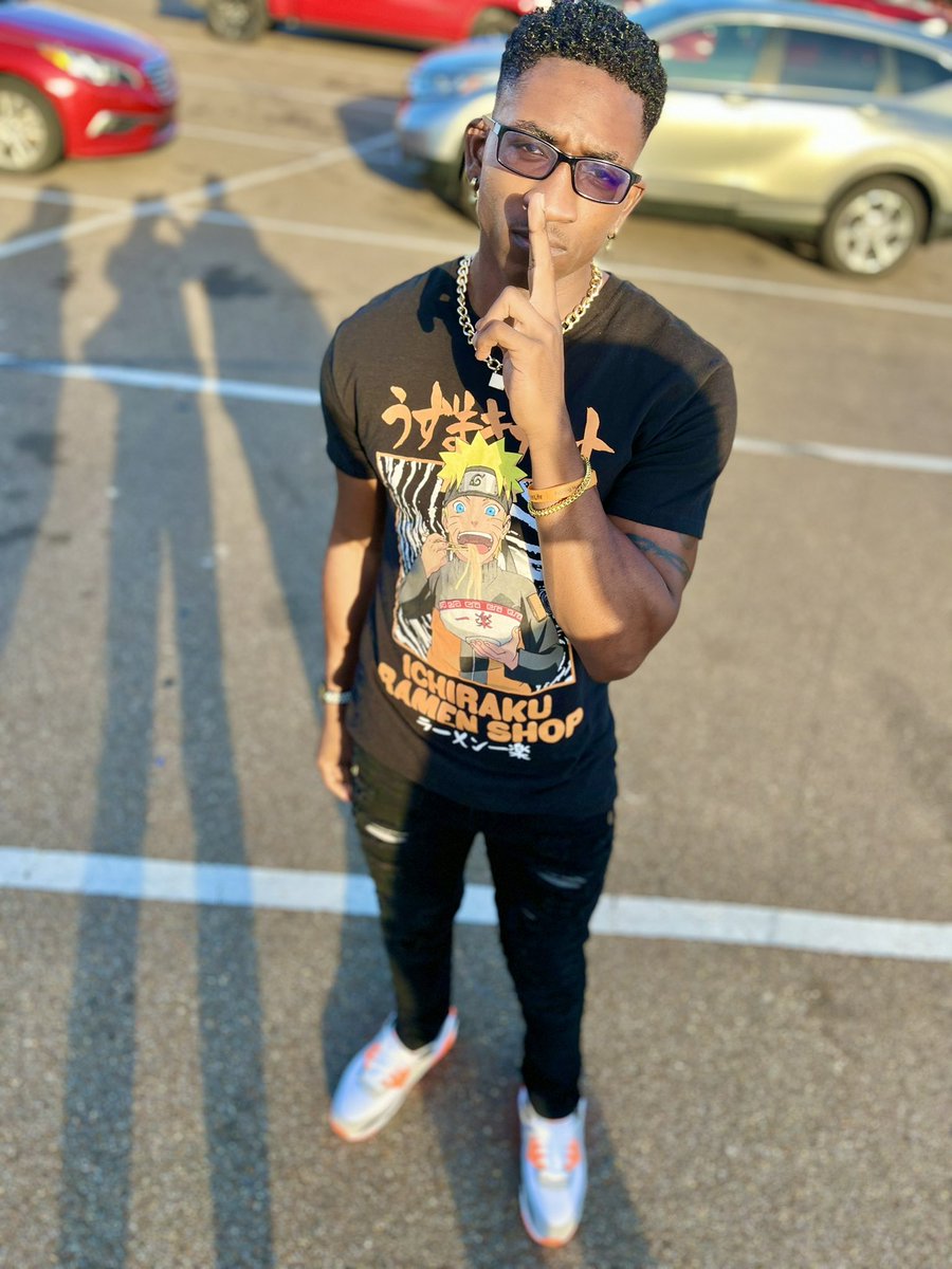 #WhoswhoofJSU 
-Darren Smith 🦈 
-Natchez, MS
-JSU ‘24 🐅 
-Biology Pre-Med Major
-Air Force ROTC✈️
-JSU Orchestra

Hope to meet y’all in the Fall 🗣‼️