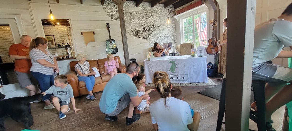 BowsBookshelf's tweet image. Had such a great event at Main Street MI in Clarkston, MI. Thank you to everyone who came out to join us in celebrating Kristin Pack’s picture book, Emma Goes to School.