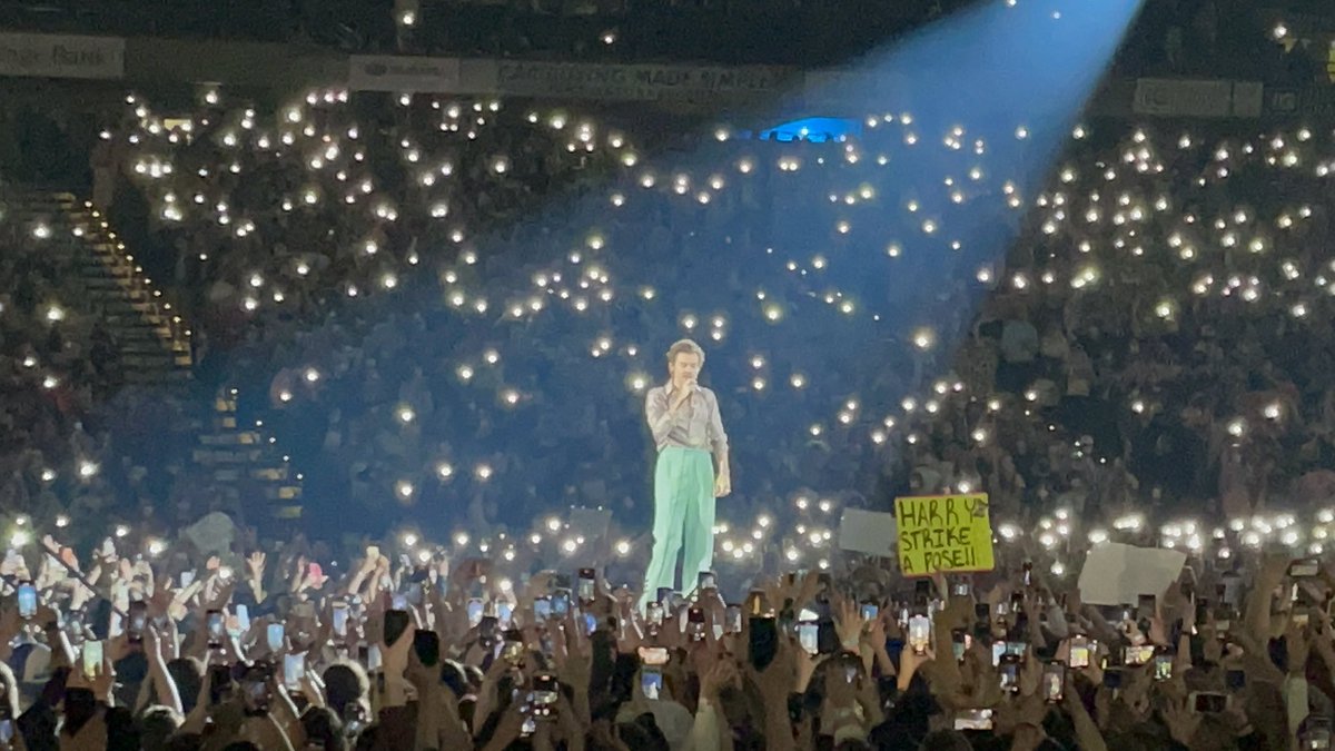 Maddie_Dino's tweet photo. ✨you know it’s not the same as it was✨
#LOTTacoma nov. 7, 2021 vs. #OTRASeattle 7 years ago today https://t.co/e6wD33atFa