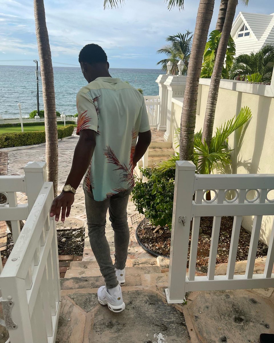 CEOkolbe's tweet photo. Sit back n watch me build this empire 🧱 https://t.co/zDzskbhlzY
