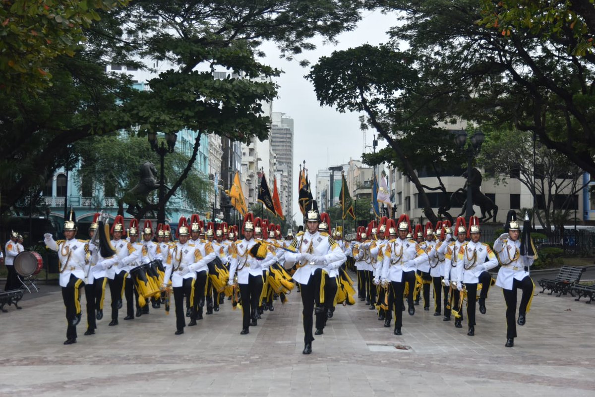 CedeDoc's tweet photo. #Guayaquil | La Escuela Superior Militar Eloy Alfaro ejecutó el momento cívico en homenaje a la fundación de Santiago de Guayaquil, en el cual se resaltó que la Perla del Pacífico es cuna de la independencia y referente de la unidad nacional.

#EducandoMilitaresDelFuturo https://t.co/LVquq0diEk