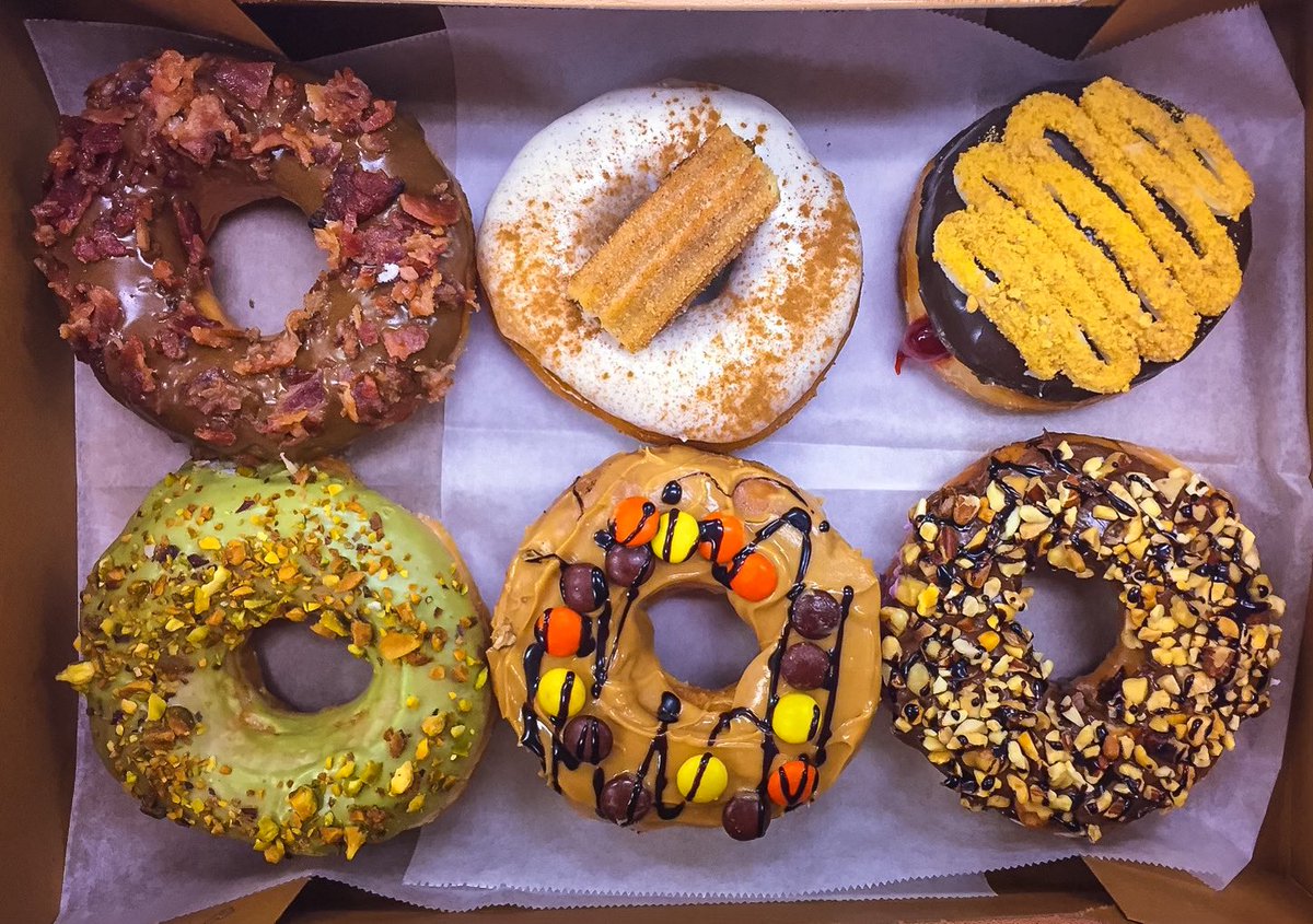glaze_lv's tweet photo. Stop scrolling and smell the donuts. We are open everyday from 6am-3pm. #Donuts #weekendvibes #TGIF #FridayVibes #cheatday #doughnuts https://t.co/nMEpoymdMQ