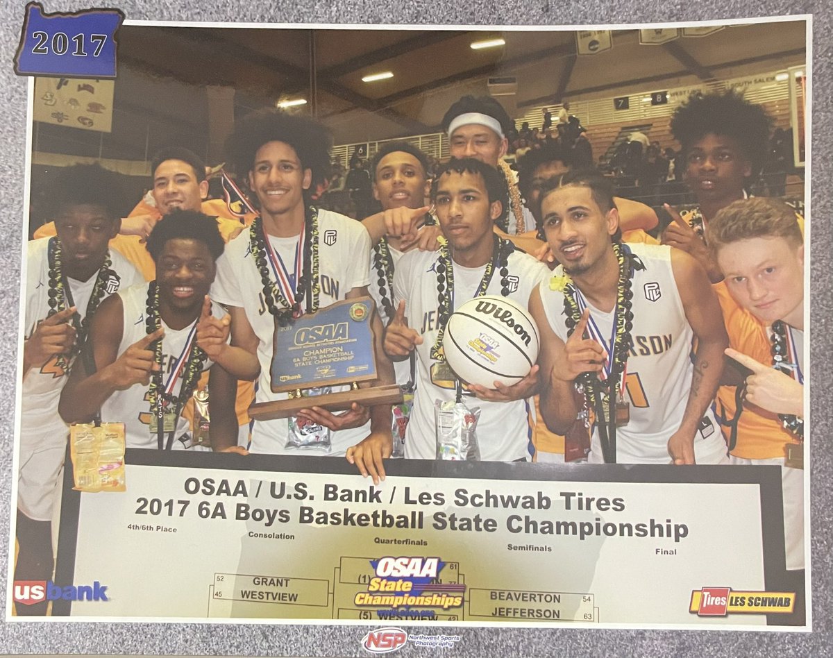 One of the hardest working teams we had‼️ 2017 State champs 🏆<a href="/MmayesTsohonis/">Marcus Tsohonis</a> <a href="/R_E_F_3/">Robert Ford III</a> <a href="/spida11_/">Zyshawn Strickland</a> @dylan13574 Grinding to get back to this moment starts now! #BecomeLegendary