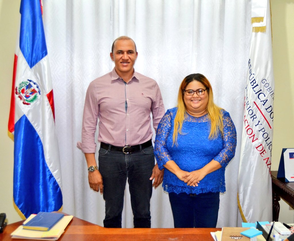 GreyPrezDaz1's tweet photo. Saludando a mi buen amigo @FrankDiputado un hombre íntegro y leal al presidente @luisabinader. Gracias por visitar la gobernación de Azua, donde siempre habrá una puerta abierta para ti hermano. https://t.co/Vlju30dBHr