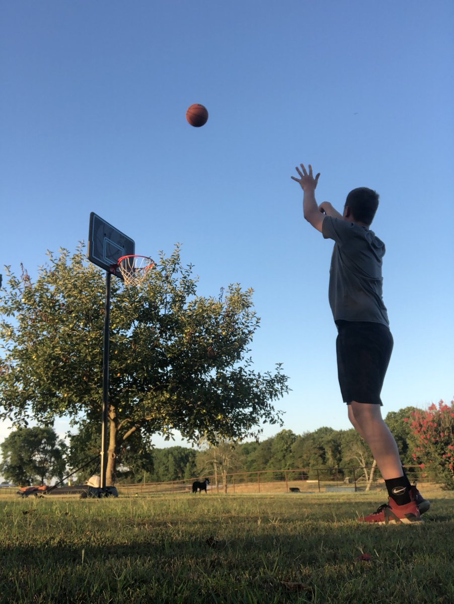Luke24403145's tweet photo. @APTrojansHoops got up 295 shots 50 from 3 spots form shooting 50 layups left and right side 15 midrange  shots from 3 spots https://t.co/IJPL6sh7xa